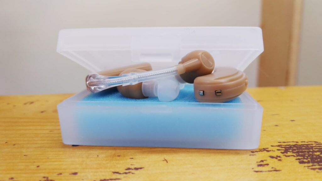 水に強い補聴器ってあるの?防水補聴器の特徴とおすすめの人とはのアイキャッチ画像